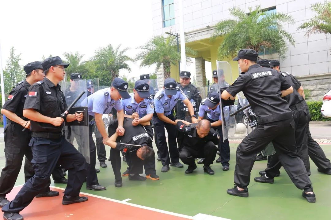 警察是公务员还是事业编_警察是什么编制_这就是警察