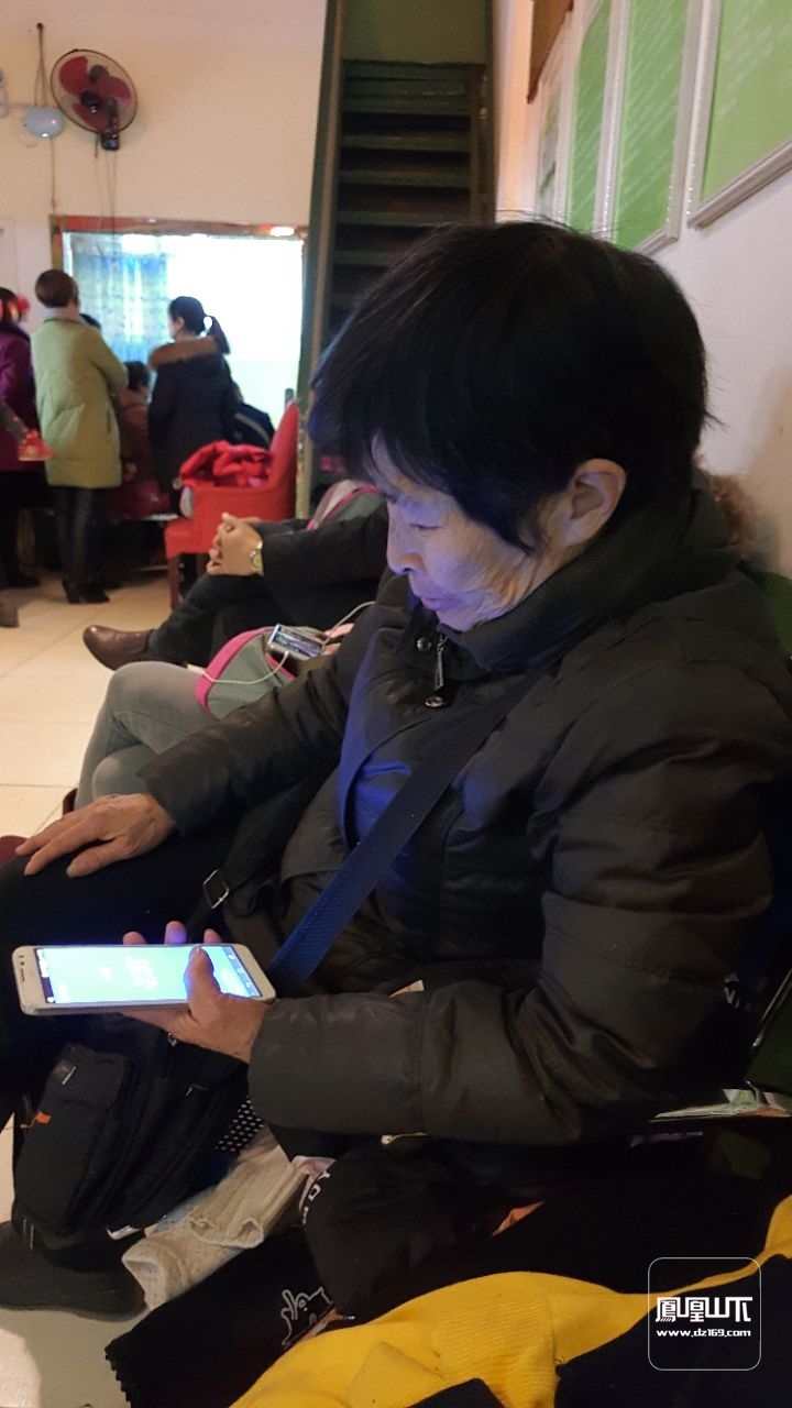 好老玩手机游戏用什么手柄_好老玩手机游戏用什么登录_用老手机玩游戏好不好