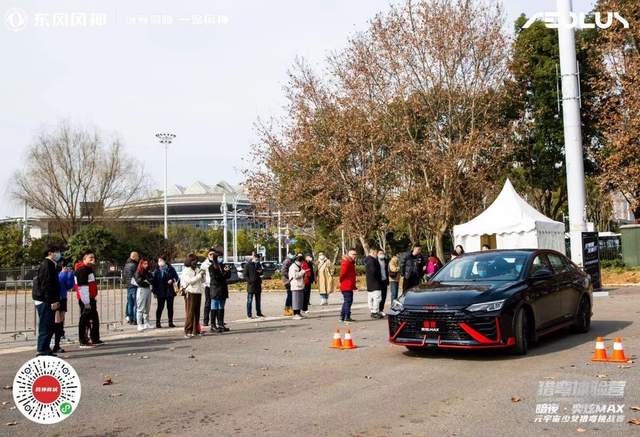 武汉赛车游戏手机_武汉赛车模拟器俱乐部_武汉赛车模拟器体验馆